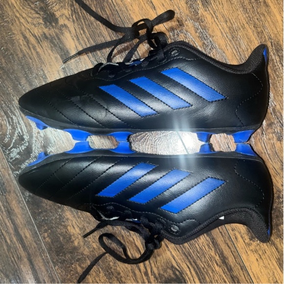 Adidas Soccer Shoes - Picture 4 of 4